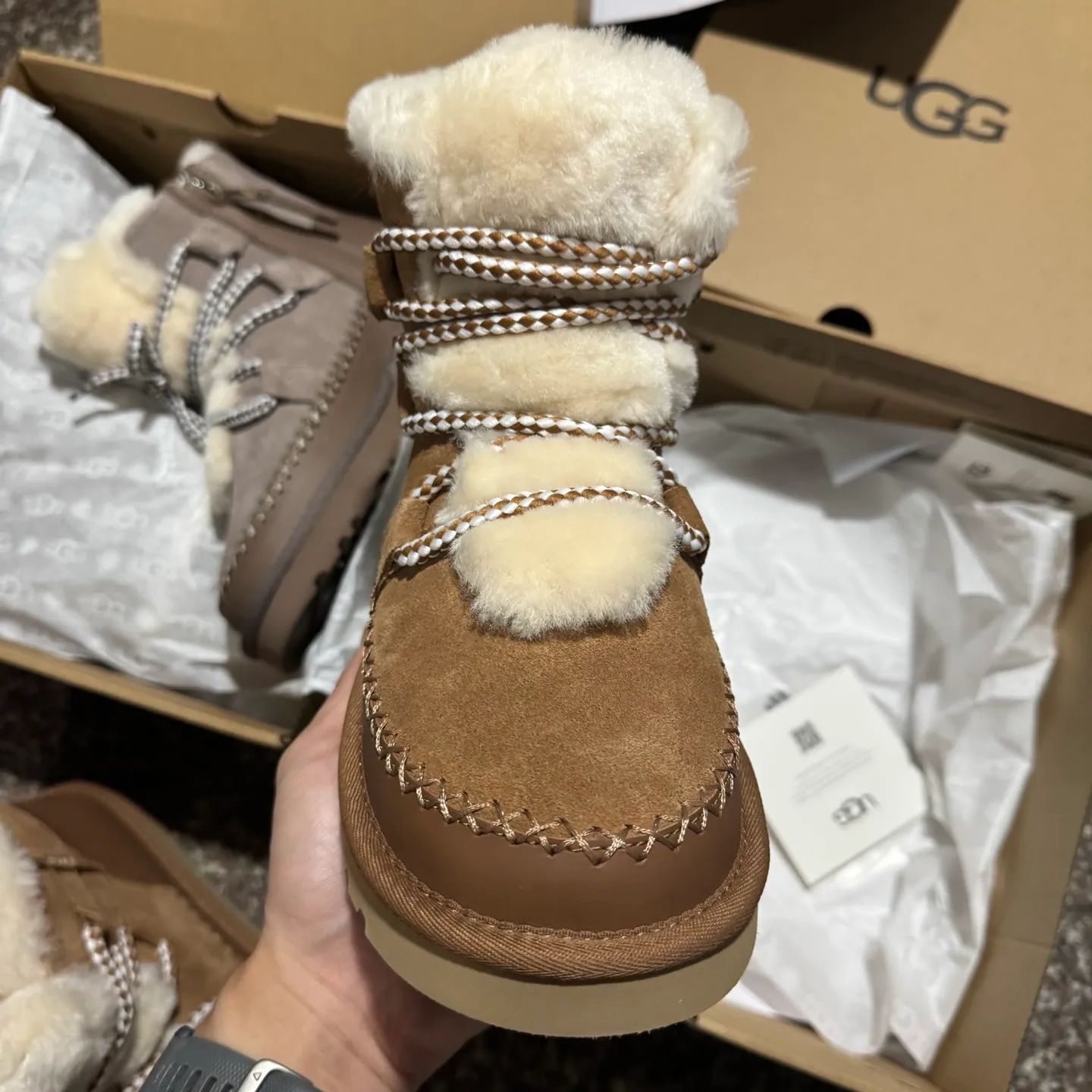 Self-pickup💰640 UGG Classic Novelty Split Cow Leather Round Toe Thick Sole Short Tube Snow Boots Women’s Reindeer Brown Arrive❗️